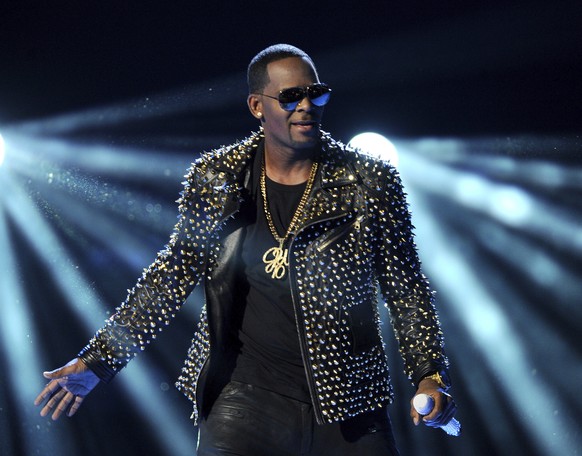 FILE - R. Kelly performs at the BET Awards on June 30, 2013, in Los Angeles. The jailed R&amp;B singer wants to shake up his legal defense team two months before he is set to go on trial in New York o ...