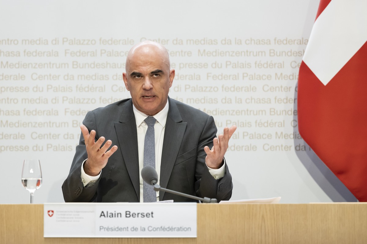 Bundespraesident Alain Berset beantwortet Fragen von Journalisten zu angeblichen Indiskretionen aus dem Departement des Innern (EDI) zuhanden des Medienhauses Ringier waehrend der Corona-Pandemie, kur ...