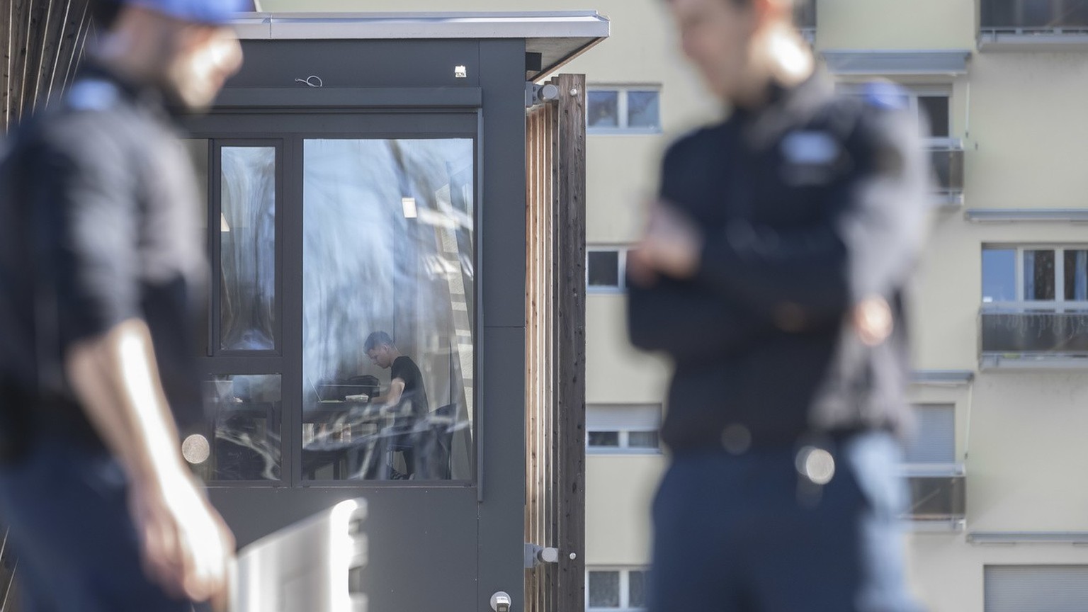 Eine Aussenaufnahme des Bundesasylzentrum in Chiasso, aufgenommen am Dienstag, 19. Februar 2024 in Chiasso. (KEYSTONE/Ti-Press/PABLO GIANINAZZI)