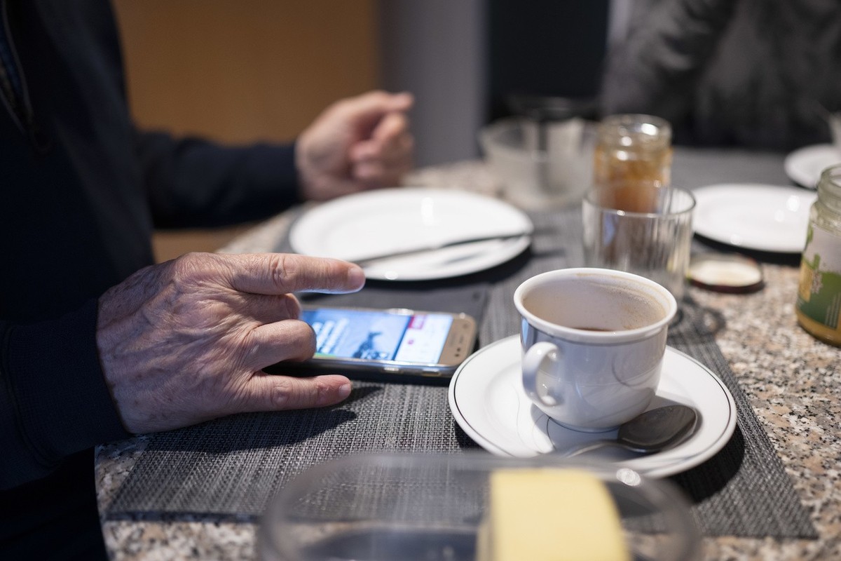 L'opérateur Sunrise a débuté avec le débranchement de la technologie de téléphonie mobile 3G (KEYSTONE/Christian Beutler)