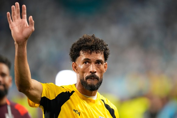 Cape Verde goalkeeper Vozinha waves after the World Cup round of 32 soccer match against Argentina in Miami Gardens, Fla., Friday, July 3, 2026. (AP Photo/Rebecca Blackwell)
Vozinha