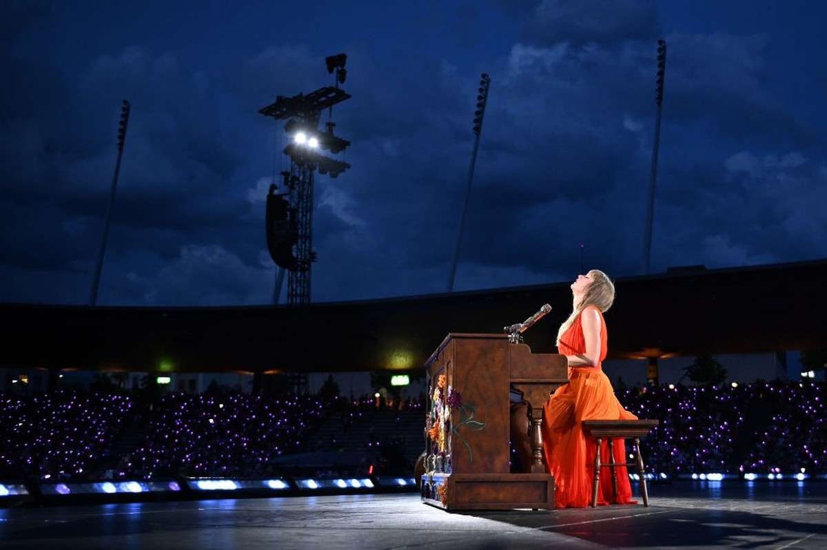 ZURICH, SWITZERLAND - JULY 09: (EDITORIAL USE ONLY AND NO COMMERCIAL USE AT ANY TIME. NO USE ON BOOK COVERS.) Taylor Swift performs onstage during "Taylor Swift | The Eras Tour" at Stadion L ...