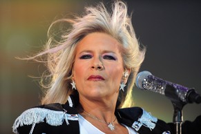 Bald feiert Samantha Fox ihren 50. Geburtstag und ist stark und glücklich.