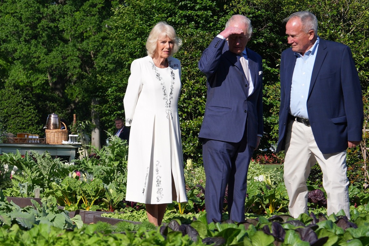 Britain's King Charles III talks with Dale Haney, superintendent of the White House grounds, as they walk in the garden with President Donald Trump, first lady Melania Trump and Queen Camilla on ...