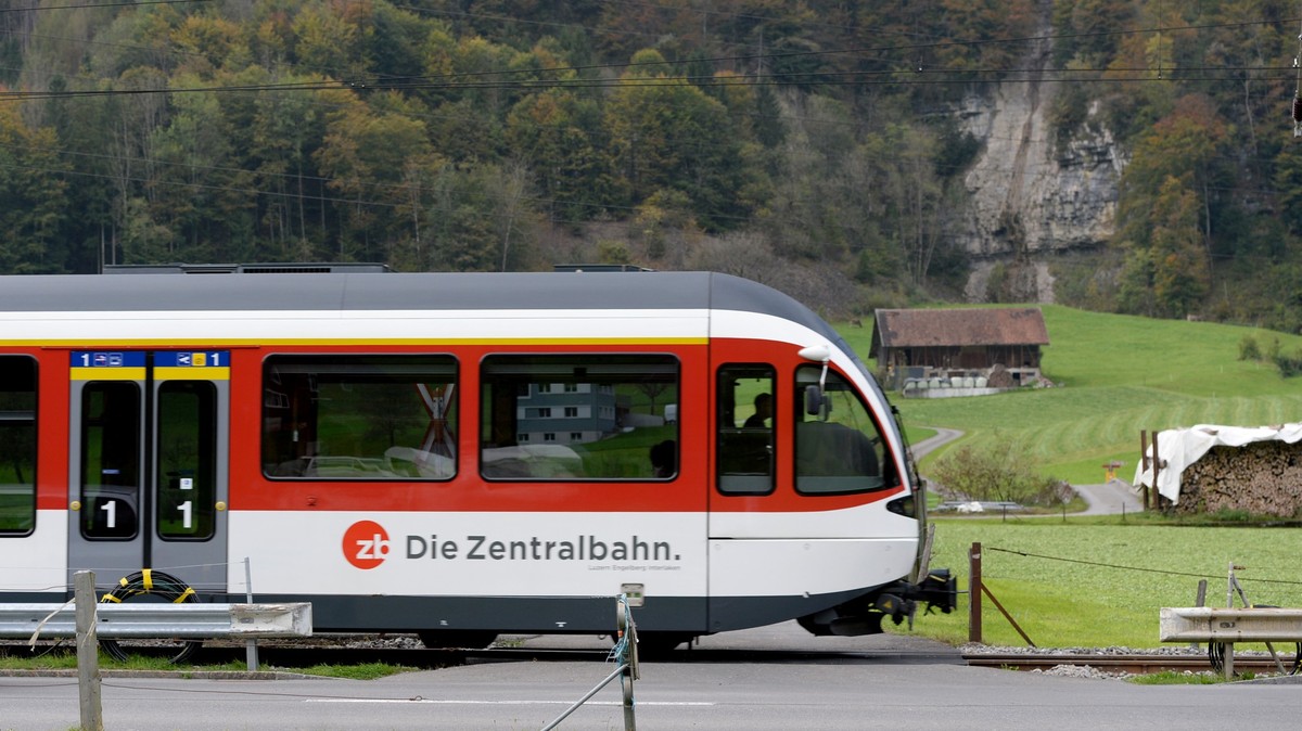 Der Bahnuebergang "Mattli" der Bahnlinie Luzern-Engelberg, aufgenommen am Mittwoch 8. Oktober 2014, zwischen Wolfenschiessen und Grafenort im Kanton Nidwalden. Drei israelische Touristen sta ...