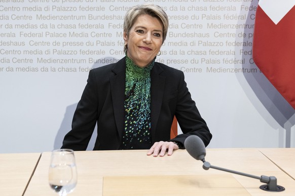 Bundesraetin Karin Keller Sutter spricht an einer Medienkonferenz ueber die Departementsverteilung im Bundesrat, am Donnerstag, 8. Dezember 2022, in Bern. Bundesraetin Karin Keller Sutter uebernimmt d ...