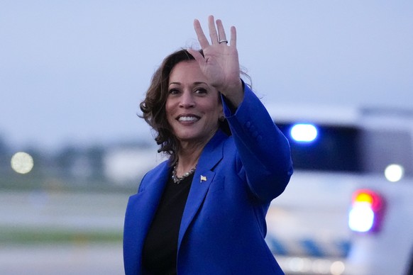 Democratic presidential nominee Vice President Kamala Harris waving during her arrival at O&#039;Hare International Airport in Chicago on Sunday, Aug. 18, 2024. (AP Photo/Brynn Anderson)