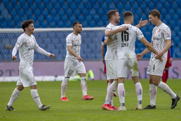 Jubel bei den Vaduzern nach dem Schlusspfiff nach dem Fussball Meisterschaftsspiel der Super League zwischen dem FC Basel 1893 und dem FC Vaduz im Stadion St. Jakob-Park in Basel, am Montag, 6. April  ...