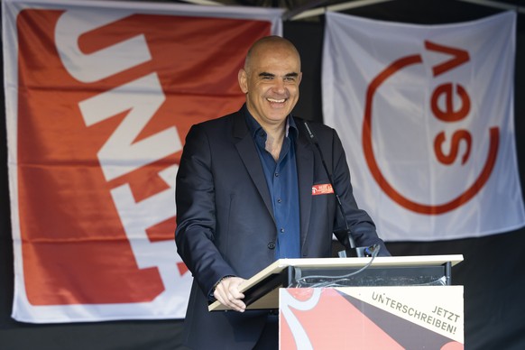 Bundespraesident Alain Berset spricht bei einer Veranstaltung zum Tag der Arbeit, am Montag, 1. Mai 2023 auf dem Zentralplatz in Biel. (KEYSTONE/Peter Klaunzer)