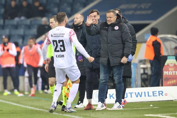 Pajtim Kasami (FCW) links), jubelt mit Trainer Patrick Rahmen (FCW) nach dem Treffer zum 0:1 im Fussball Meisterschaftsspiel der Swiss Super League zwischen dem FC Luzern und dem FC Winterthur am Sams ...