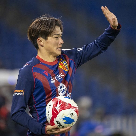 Keigo Tsunemoto (FCB) im Fussball Meisterschaftsspiel der Swiss Super League zwischen dem FC Basel 1893 und dem FC Lausanne-Sport im Stadion St. Jakob-Park in Basel, am Sonntag, 14. Dezember 2025. (KE ...