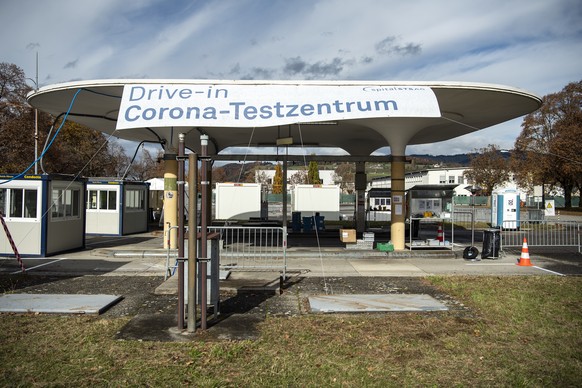 Das neu eingerichtete Corona Drive In Testcenter, am Mittwoch, 28. Oktober 2020, in Thun. (KEYSTONE/Peter Schneider)