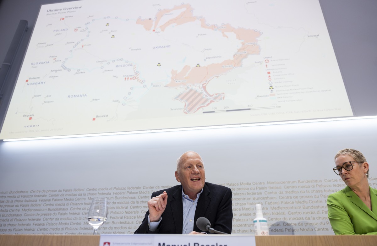 Manuel Bessler, stellvertretender Direktor, Delegierter des Bundesrates fuer humanitaere Hilfe, Direktion fuer Entwicklung und Zusammenarbeit DEZA, spricht neben Miriam Behrens, Direktorin Schweizeris ...