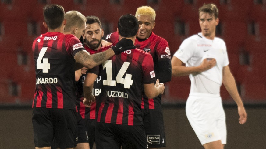 Les joueurs neuchatelois celebrent le premier but lors de la rencontre de football de Super League entre Neuchatel Xamax FCS et FC Zuerich, FCZ, ce samedi 24 novembre 2018 au stade de la Maladiere a N ...