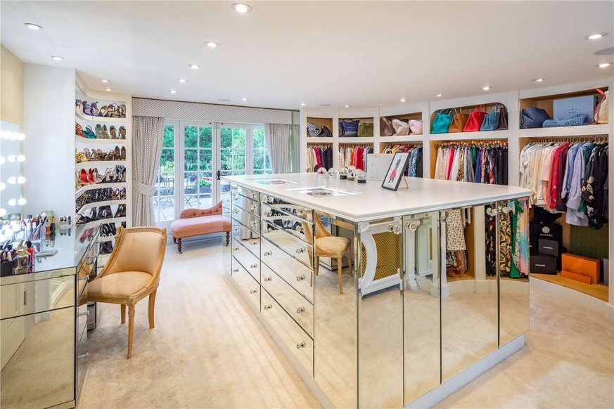 Mel B's house is for sale. 
Church Road
Little Marlow, Marlow, Buckinghamshire, SL7 3RZ
https://search.savills.com/property-detail/gbherslac210396