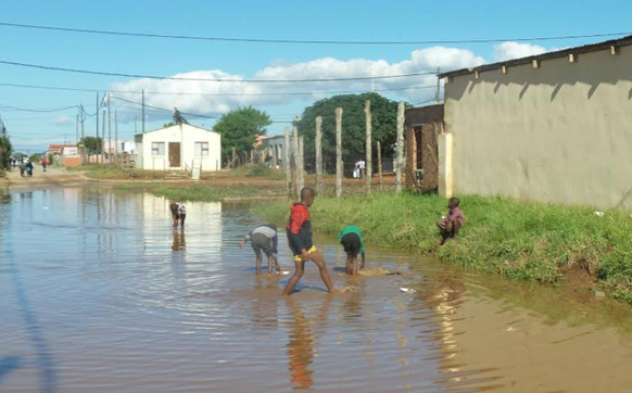 Überschwemmungen Floods in South Africa 4.6.24