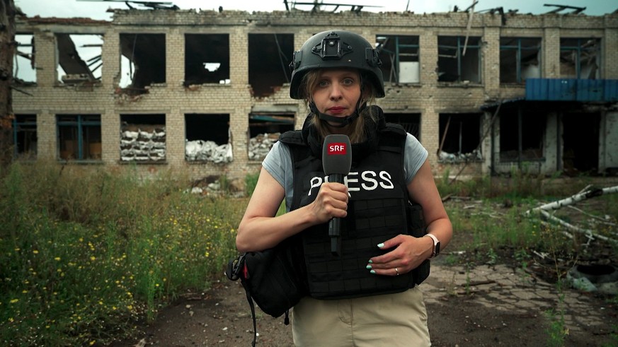 Luzia Tschirky im August 2023 in der Ukraine. Da berichtete sie noch als SRF-Kriegsreporterin.