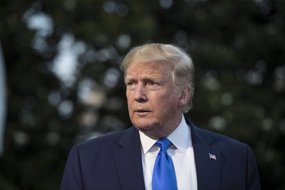 epa07621222 US President Donald Trump speaks to the press as he departs from the White House for a trip to London, England; in Washinton, DC, USA, 02 June 2019. EPA/SARAH SILBIGER / POOL
