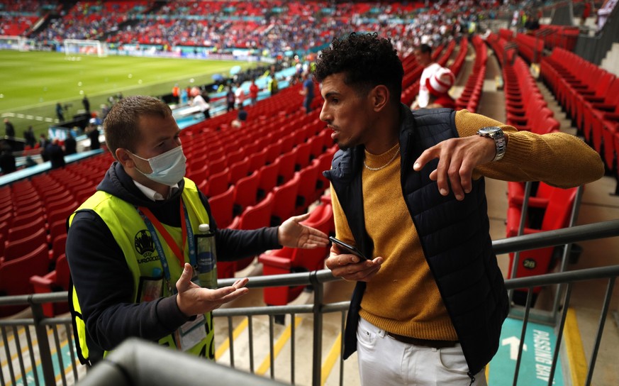 epa09338082 Security confront a fan who entered without a ticket before the UEFA EURO 2020 final between Italy and England in London, Britain, 11 July 2021. EPA/John Sibley / POOL (RESTRICTIONS: For e ...