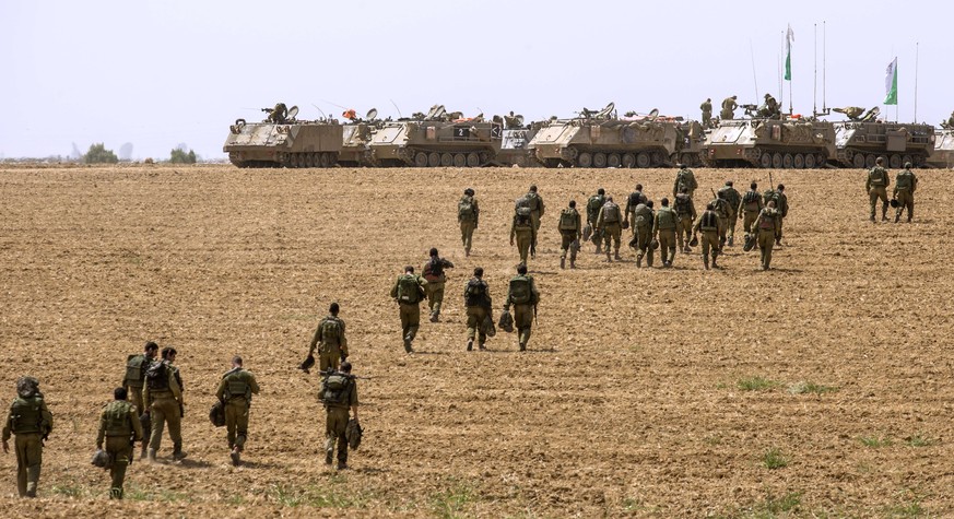 Israelische Bodentruppen machen sich bereit.