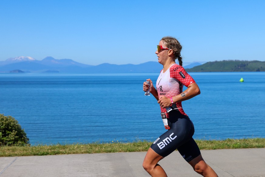 Triathlon, IRONMAN 70.3 World Championships, 14.12.2024 Julie Derron SUI Taupo Waikato Neuseeland *** Triathlon, IRONMAN 70 3 World Championships, 14 12 2024 Julie Derron SUI Taupo Waikato New Zealand ...