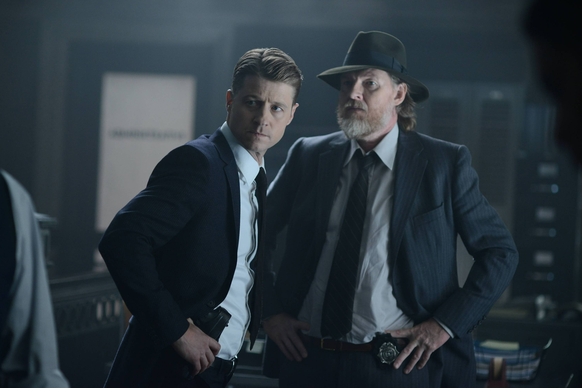 Gotham (2014 - ) - filmstill Gotham (2014Ð ) (Season 2, Episode 4, Strike Force ) Ben McKenzie as Detective James Gordon and Donal Logue as Detective Harvey Bullock - - - EDITORIAL USE ONLY Copyright: ...