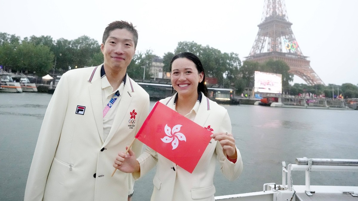 240726 -- PARIS, July 26, 2024 -- Members of the delegation of Hong Kong, China attend the opening ceremony of the Paris 2024 Olympic Games, Olympische Spiele, Olympia, OS in Paris, France, July 26, 2 ...