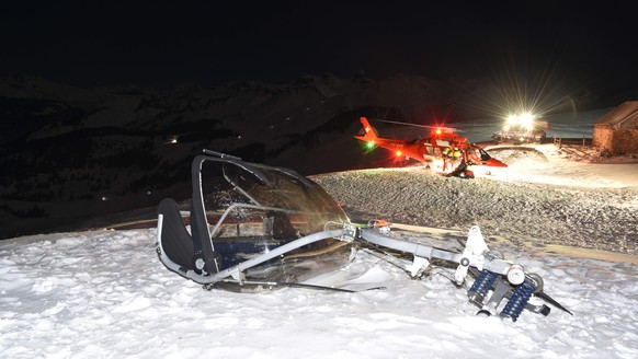 Am Donnerstagabend, 6. Februar 2020, kurz nach 22 Uhr ist im Gebiet Charenstöckli ein mit vier Personen besetzter Sessel des Sessellifts Stoos-Fronalpstock rund 10 Meter abgestürzt.