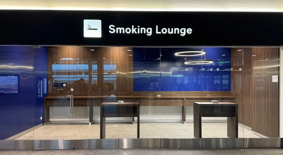 Eine der beiden neuen Raucher-Lounges im Ankunftsbereich des Flughafens Zürich.