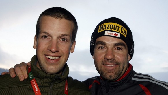 Swiss Racer Didier Defago, right, poses with his brother Daniel Defago on the sidelines of the Ski World Championship in Are, Sweden, Monday, February 5, 2007. Due to snow and wind the man&#039;s Supe ...