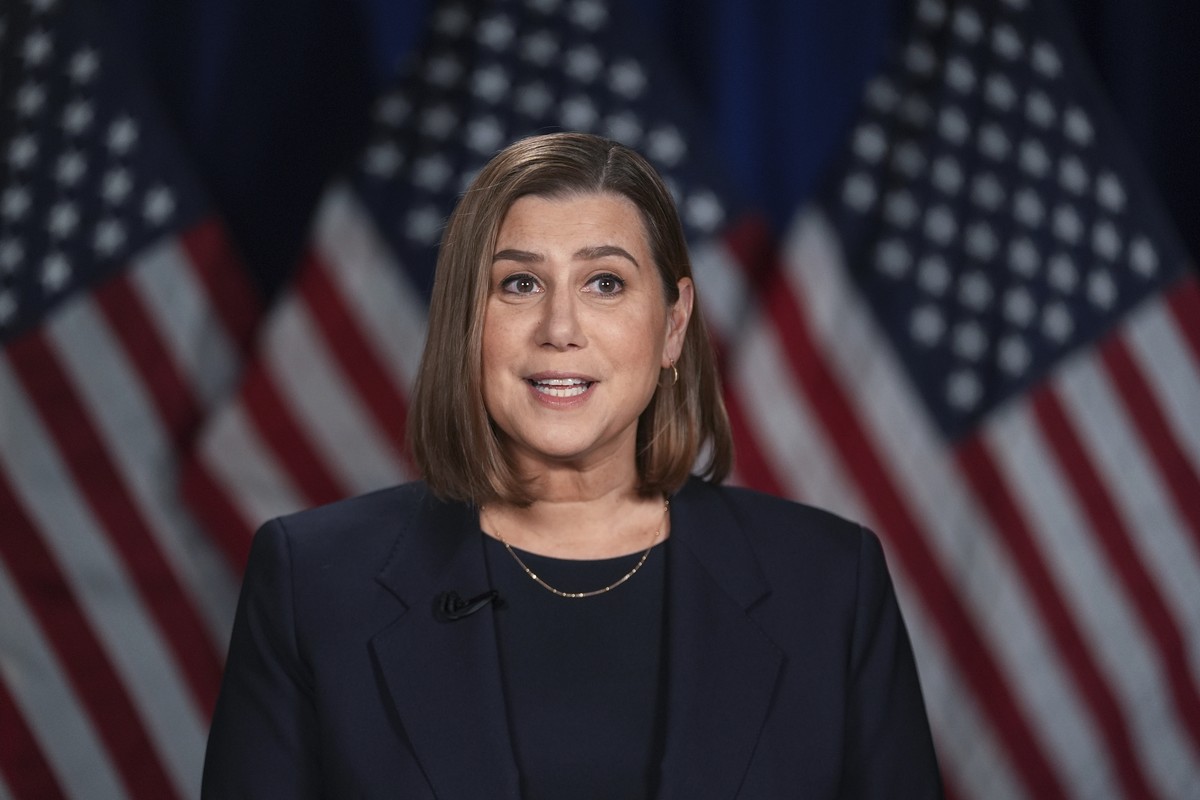 epa11941185 US Senator Elissa Slotkin rehearses the Democratic response to US President Donald Trump's address to a joint session of congress in Wyandotte, Michigan, USA, 04 March 2025. EPA/Paul  ...