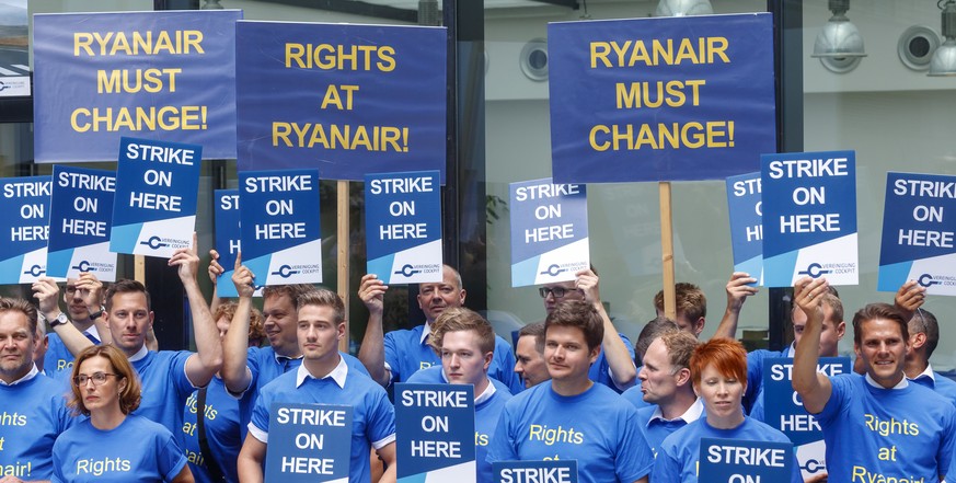 epa06940681 Pilots of Irish low-cost airline Ryanair hold banners at Frankfurt International airport during a pilots strike of Ryanair in Frankfurt, Germany, 10 August 2018. Hundreds of Ryanair flight ...