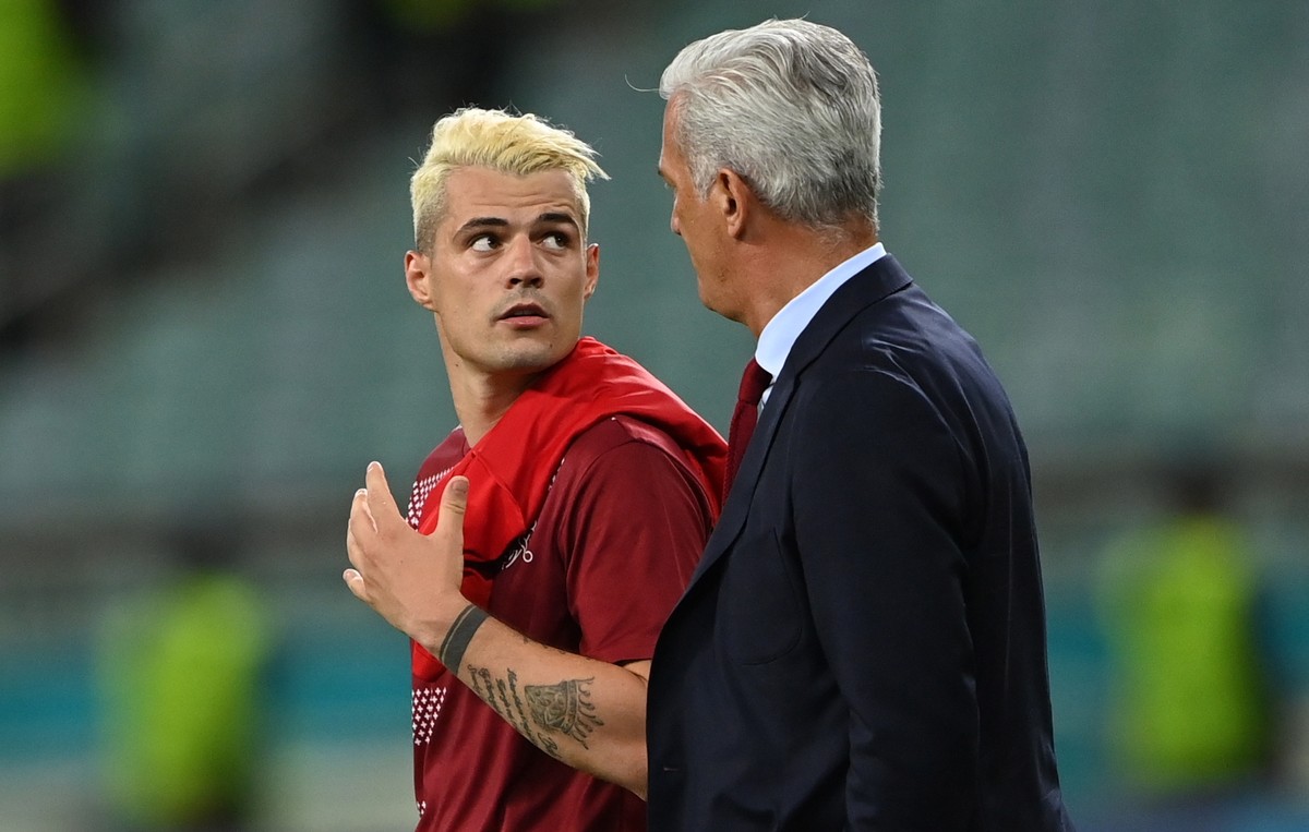 epa09289163 Granit Xhaka of Switzerland and Switzerland's head coach Vladimir Petkovic (R) react after the UEFA EURO 2020 group A preliminary round soccer match between Switzerland and Turkey in  ...