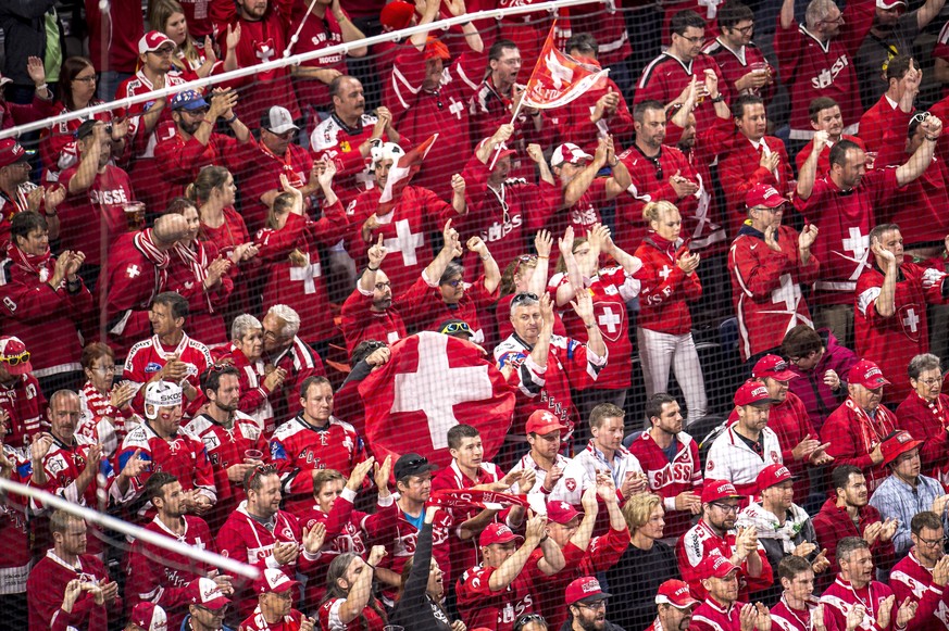 epa06738760 Fans from Switzerland during the IIHF World Championship group A ice hockey match between Switzerland and France at the Royal Arena in Copenhagen, Denmark, 15 May 2018. EPA/MADS CLAUS RASM ...