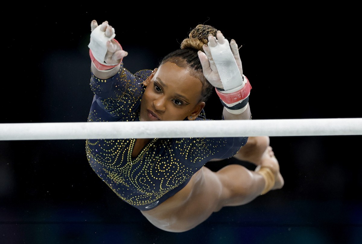 epa11509813 Rebeca Andrade of Brazil performs on the Uneven Bars during the Women Team final of the Artistic Gymnastics competitions in the Paris 2024 Olympic Games, at the Bercy Arena in Paris, Franc ...