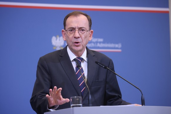 epa10896776 Polish Minister of Internal Affairs and Administration Mariusz Kaminski speaks during a press conference at the Ministry of Internal Affairs headquarters in Warsaw, Poland, 03 October 2023 ...