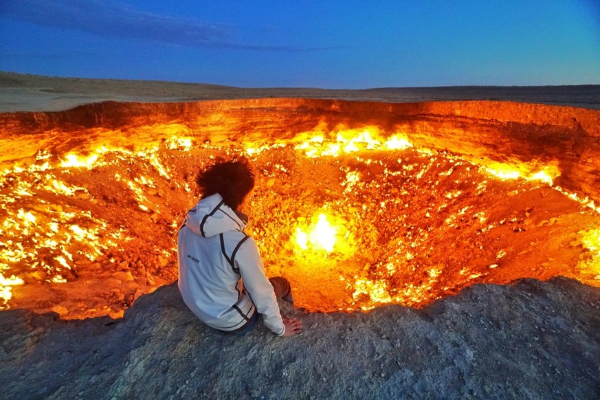 Turkmenistan the best photos from the country where no Swiss have lived since 2016.  Swiss only watson.ch Door to Hell, Darvaza, Turkmenistan