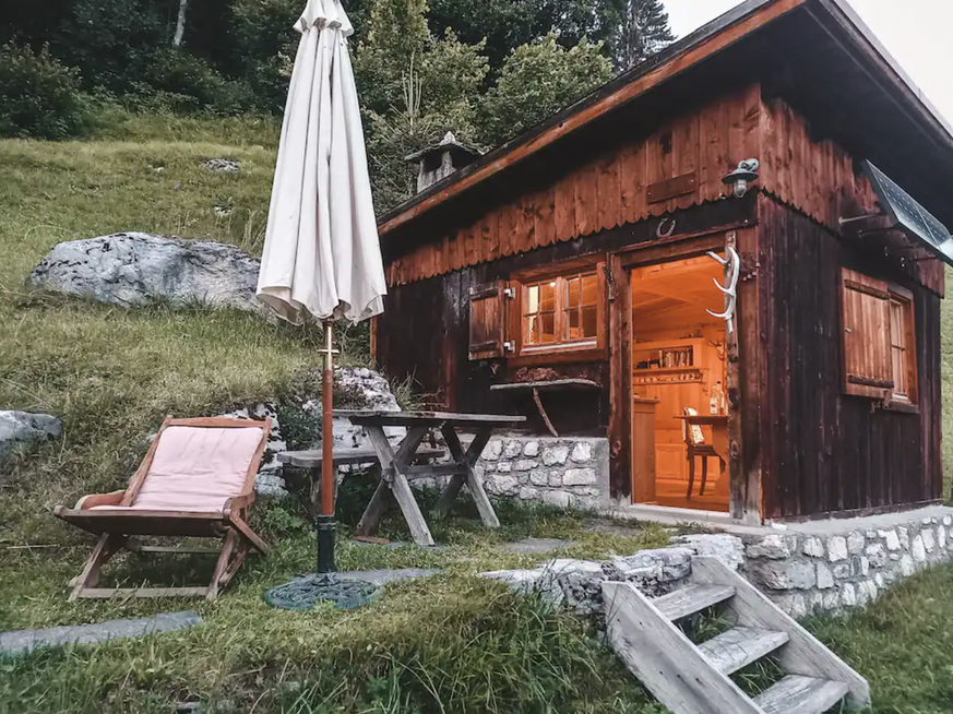 Rauszeit abgelegene ruhige Ferienwohnung Schweiz entspannende Unterkunft Maiensäss Klosters Serneus