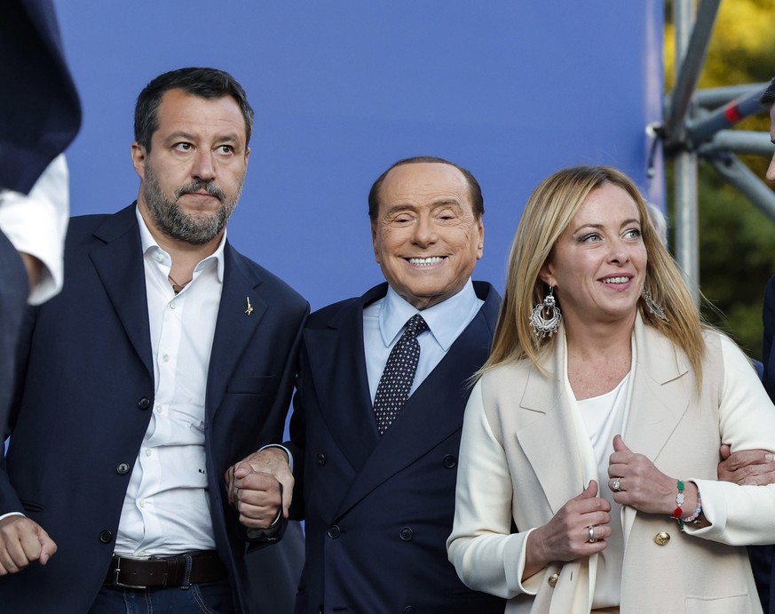 epa10199835 (L-R) Federal secretary of Italian party Lega Nord Matteo Salvini, President of Italian party 'Forza Italia' Silvio Berlusconi and leader of Italian party Fratelli d