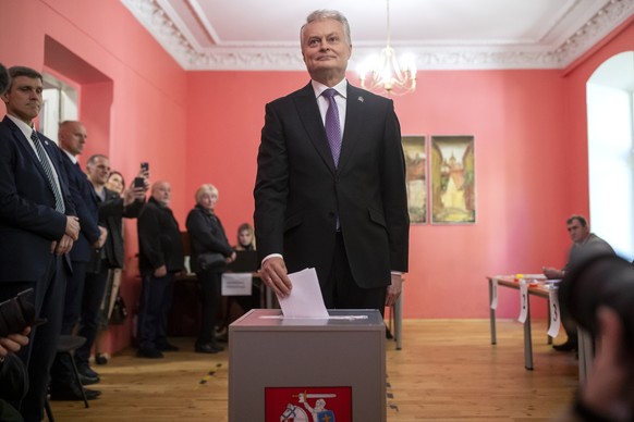 Lithuania&#039;s President Gitanas Nauseda, a presidential candidate, casts his vote at a polling station during the first round of voting in presidential elections in Vilnius, Lithuania, Sunday, May  ...
