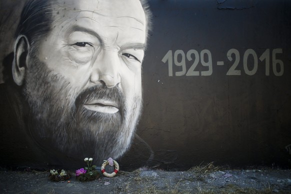 epa05397912 A graffiti depicting a portrait of late Italian actor Carlo Pedersoli, better known by his screen name Bud Spencer, in a street in Budapest, Hungary, 29 June 2016. Bud Spencer died in Rome ...