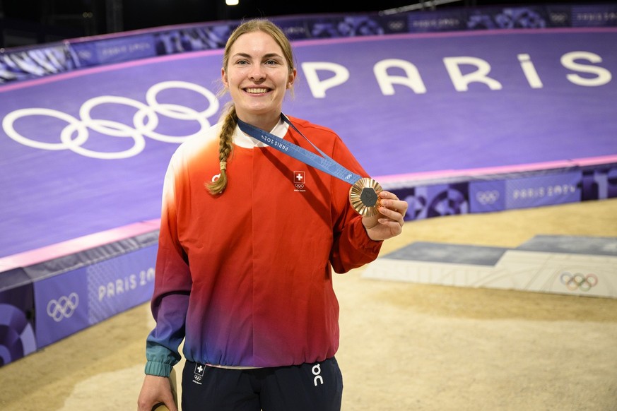 Bronze medalist Zoe Claessens of Switzerland poses with her medal after the medal ceremony after the women&#039;s cycling BMX final race at the 2024 Paris Summer Olympics in Paris, France, Friday, Aug ...