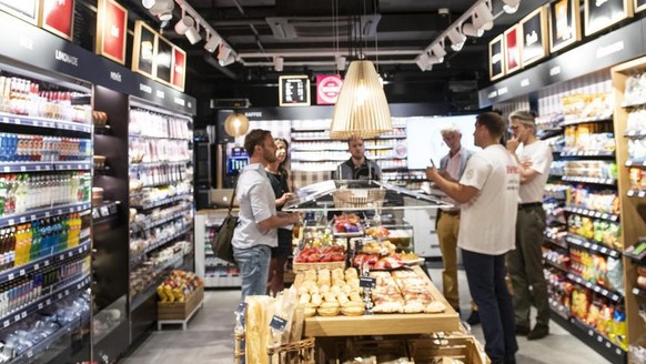 Besichtigung des neuen avec Stores im Bahnhof Bern, am Donnerstag, 12. Juli 2018, in Bern. Valora wird dieses Konzept in den kommenden Monaten weiter ausbauen und auf andere, auch groessere Standorte  ...