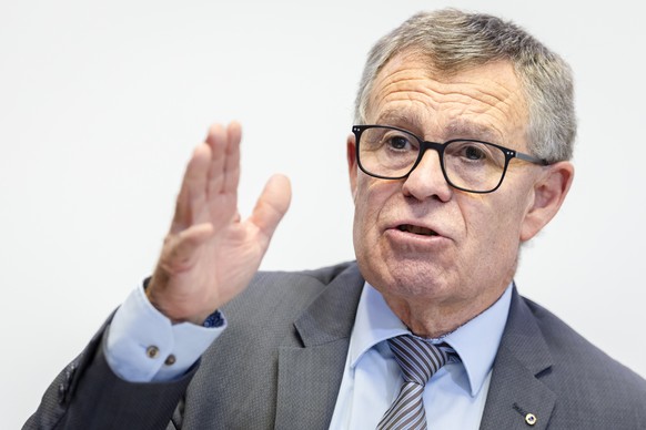 Regierungsrat Ernst Stocker spricht an einer Medienkonferenz zur Bewertung von Liegenschaften und der Festsetzung der Eigenmietwerte, am Dienstag, 17. September 2024 in Zuerich. Aufgrund zweier Gerich ...