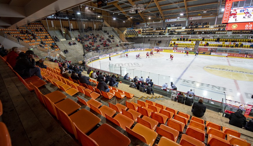 Nur 1000 Zuschauer und Fans sind zugelassen im Stadion, waehrend dem Meisterschaftsspiel der National League, zwischen den SCL Tigers und den Rapperswil-Jona Lakers, am Dienstag 20. Oktober 2020, im I ...