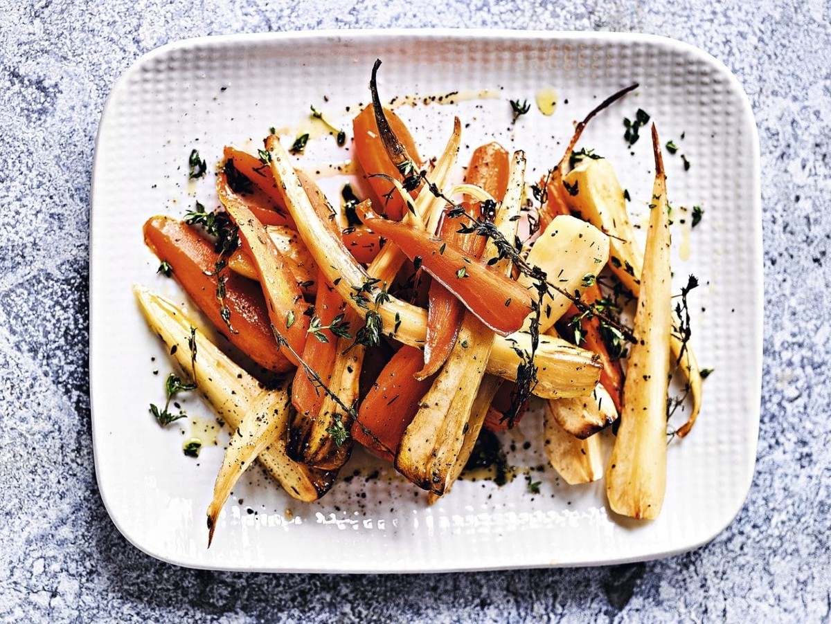 karotten rüebli pastinaken parsnips ofen vegetarisch essen food 
https://www.britmums.com/wp-content/uploads/2018/11/Sticky-Roast-Parsnip-Carrots_-WEEKEND-1440x1919.jpg