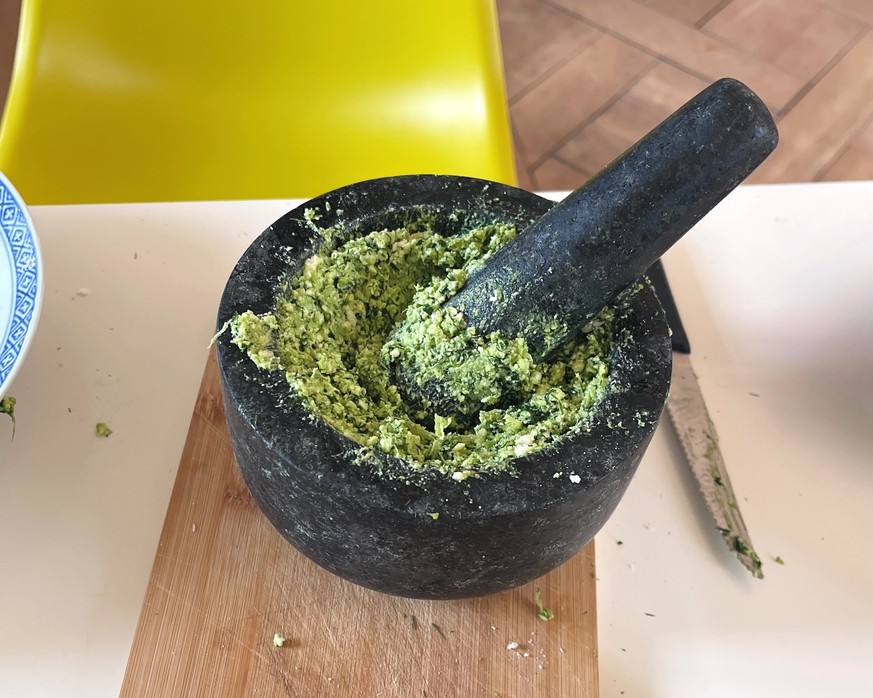 Wir kochen eine 2000-jährige Pizza aus Pompeji. 
F yeah. 
Eine römische Pizza. Literally.