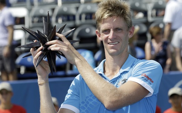 Anderson mit dem hässlichsten Pokal aller Zeiten in Winston-Salem.&nbsp;