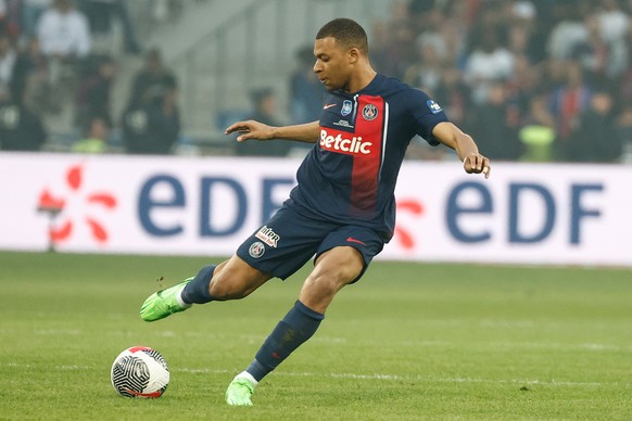 epa11369894 Kylian Mbappe of PSG in action during the Coupe de France Final match between Olympique Lyon and Paris Saint Germain in Lille, France, 25 May 2024. EPA/MOHAMMED BADRA