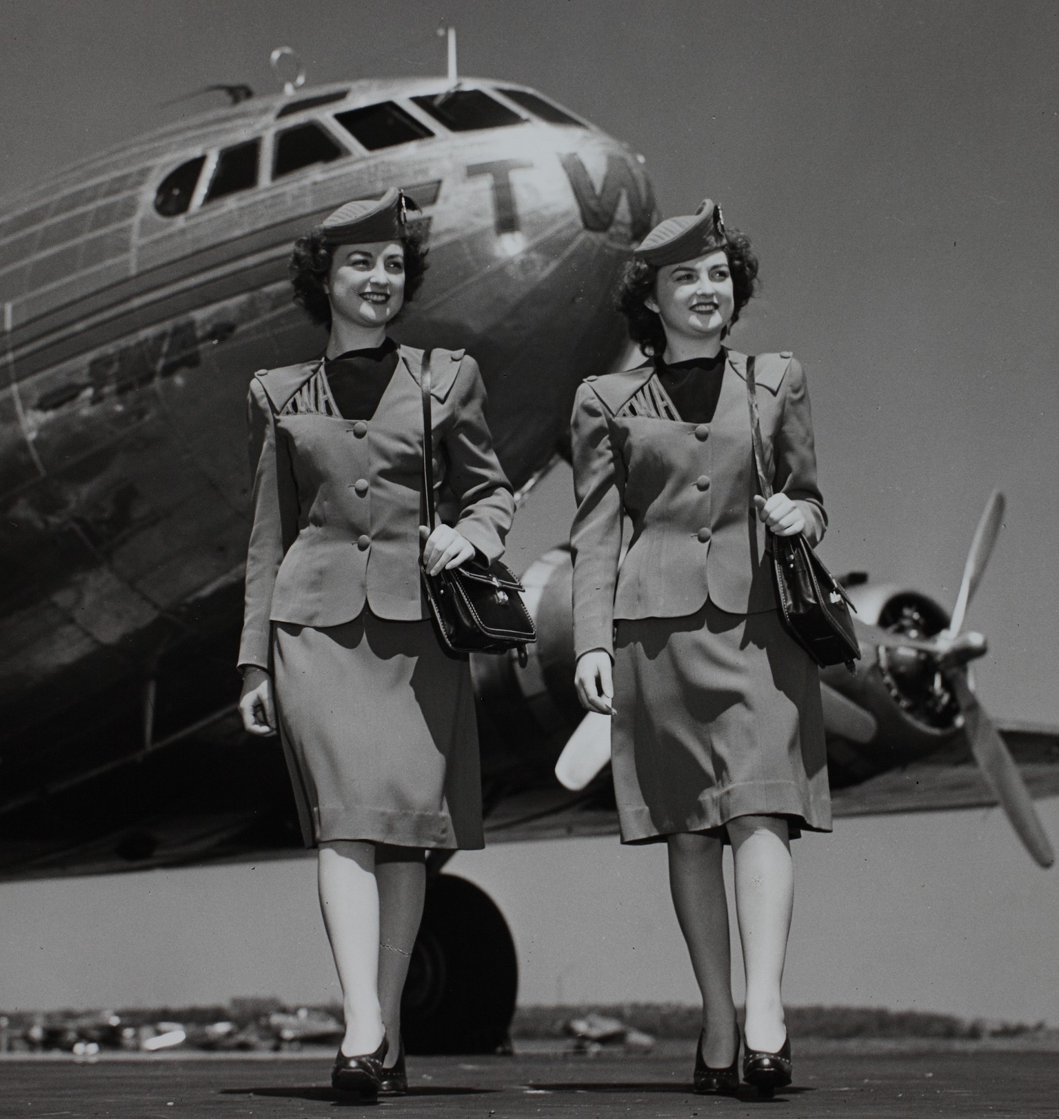 1. Mai 1952: TWA (Trans World Airlines, wurde 2001 von American Airlines aufgekauft), BOAC (British Overseas Airways Corporation, aus ihr entstand 1974 die heutige British Airways) und Air France ...